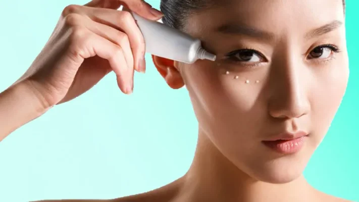 Sử dụng kem xóa nếp nhăn